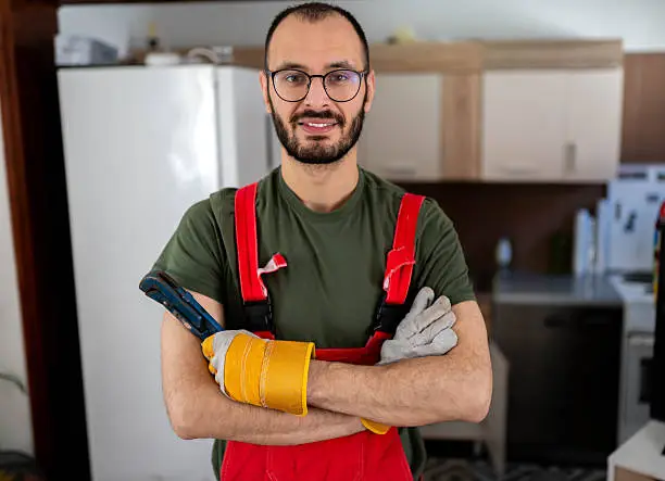 فني كشف تسربات المياه="alt